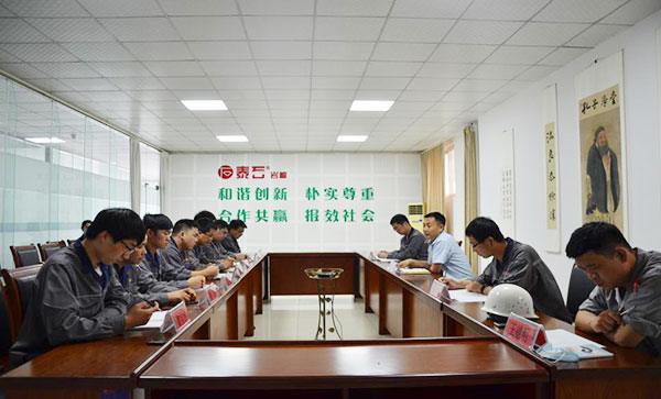 daxuesheng2.jpg